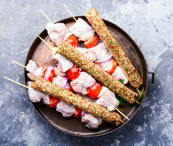 Marinated Onion Spices Meat Strung Skewers — Stock Photo, Image