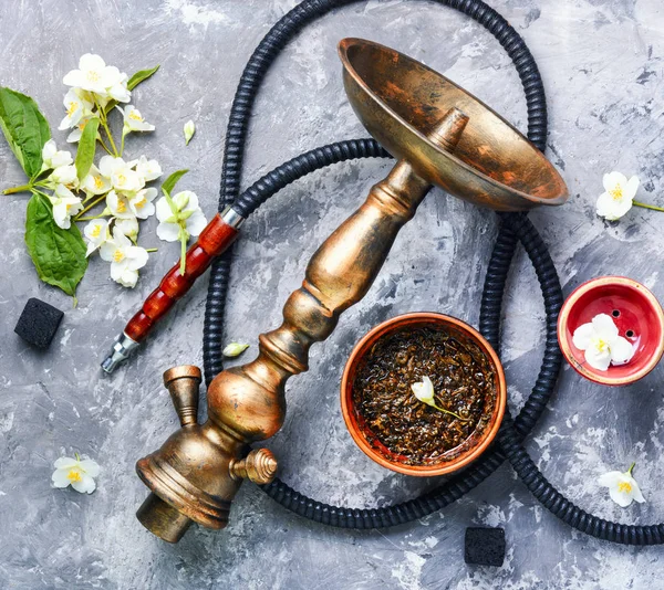 Fumar Hookah Con Aroma Floral Jazmín Concepto Shisha — Foto de Stock