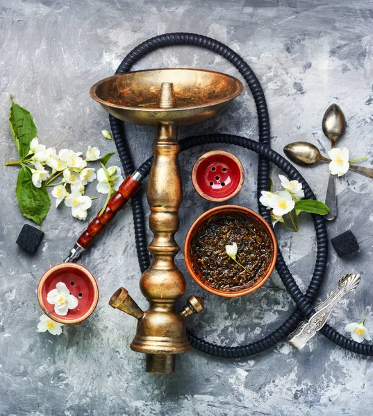 Fumar Narguilé Com Perfume Floral Jasmin Shisha Concept Modern Hookah — Fotografia de Stock