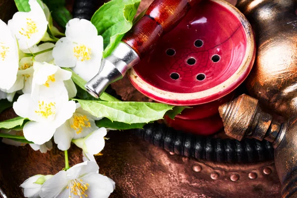 Εξωτικά Ναργιλέ Γιασεμί Λουλουδάτο Άρωμα Shisha Έννοια Σύγχρονη Ναργιλές — Φωτογραφία Αρχείου