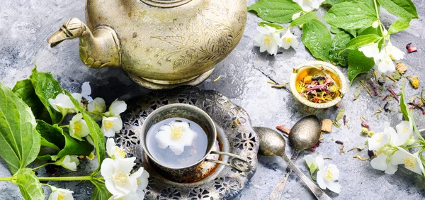 ジャスミンの花から茶と東洋のお茶セット グリーン ティー — ストック写真