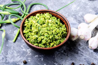 Ev yapımı İtalyan pesto sos ve malzemeler. Italyan Mutfagi
