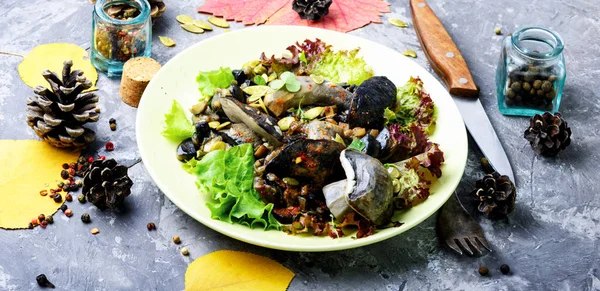 Salada Outono Com Cogumelos Silvestres Alface — Fotografia de Stock