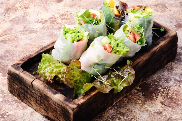 Surtido Rollos Primavera Asiáticos Con Verduras Lechuga — Foto de Stock