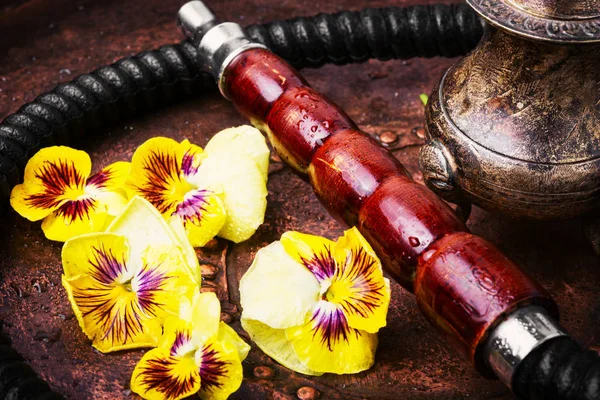 Arábia Fumar Narguilé Com Floral Shisha Concept Hookah Conceito — Fotografia de Stock