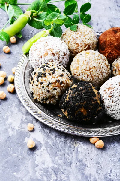 Vegan şeker nohut, Kuru üzüm, Kuru kayısı ve ceviz ile. Temiz gıda