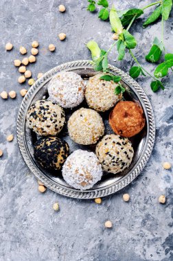 Nohut, Kuru üzüm, Kuru kayısı ve ceviz ile diyet tatlılar. Temiz gıda