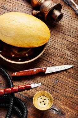 Relax için aroma kavun ile oryantal nargile. Kavun shisha
