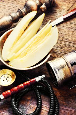 Relax için aroma kavun ile oryantal nargile. Kavun shisha