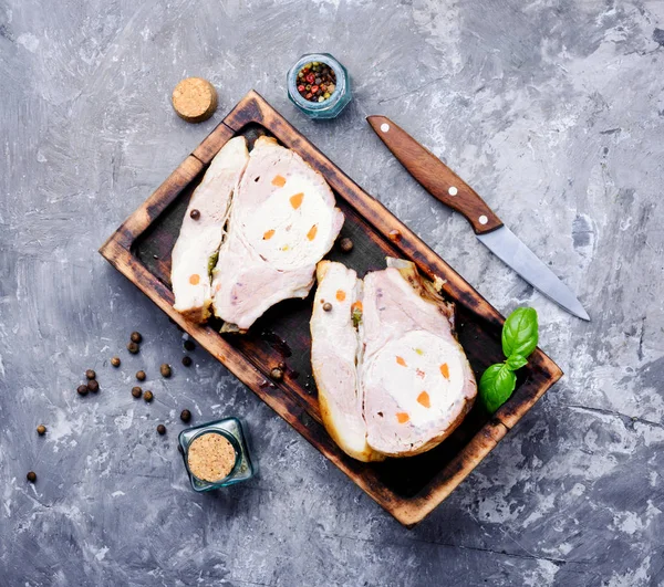 Lezzetli bir ahşap mutfak tahtada sağlıklı ızgara biftek