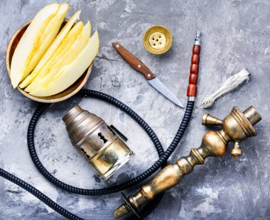 Relax için aroma kavun ile oryantal nargile. Kavun shisha