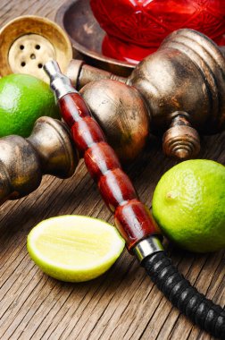 Nargile sigara aroma kireç ile için. Kireç shisha