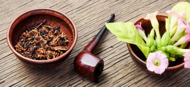 Klasik tütün yasaktır boru ile kurutulmuş tütün. Yasaktır.