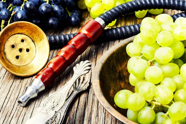 Narguile Oriental Con Aroma Las Uvas Para Relajarse Uvas Shisha —  Fotos de Stock