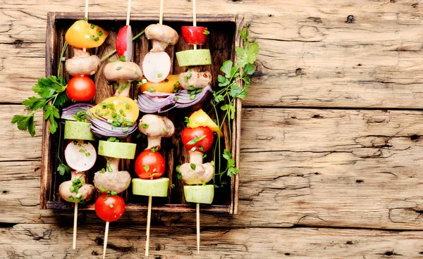 Grilovaný Zeleninový Kebab Jehle Rajčaty Paprikou Žampiony Cuketa Cibule Veganské — Stock fotografie