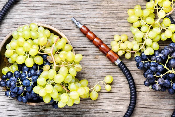 Hookah Oriental Com Uvas Aroma Para Relaxar Uvas Shisha — Fotografia de Stock