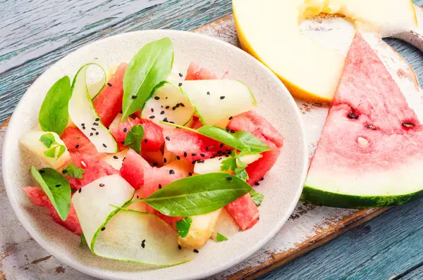 Salada Verão Com Melancia Pepino Melão Salada Frutas — Fotografia de Stock
