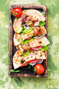 Taze sebze vejetaryen Pita sandviç. Diyet yiyecek. Vegan.