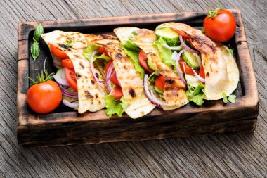 Taze sebze vejetaryen Pita sandviç. Diyet yiyecek. Vegan.