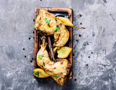 Tavuk armut sos ihtiva eder. Sonbahar et yemek