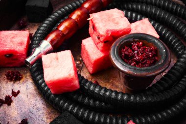 Moda meyve sigara nargile tütün lezzet karpuz ile. Doğu shisha