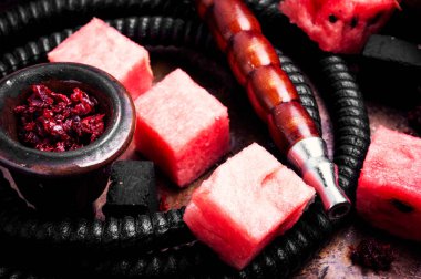 Moda meyve sigara nargile tütün lezzet karpuz ile. Doğu shisha