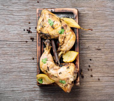 Tavuk armut sos ihtiva eder. Sonbahar et yemek