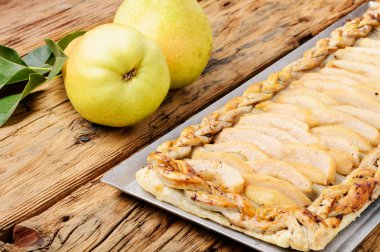 Ev yapımı lezzetli meyve pasta dan sonbahar armut