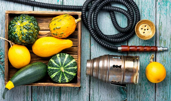 Aroma relax için kabak ile Doğu shisha nargile. Kabak shisha