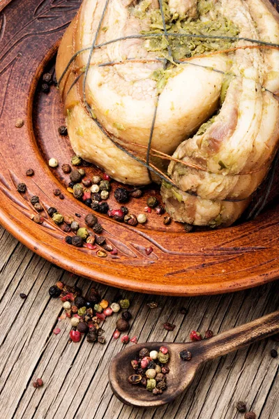 Bardo Cozido Caseiro Com Molho Pesto Especiarias — Fotografia de Stock