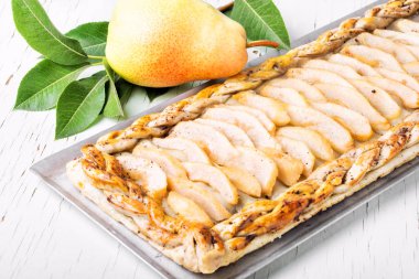 Ev yapımı lezzetli meyve pasta dan sonbahar armut