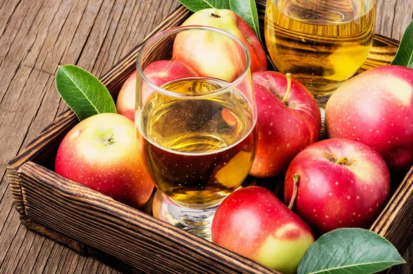 Apple Cider Fresh Sakes Rustic Background 사과나무뿌리기 — 스톡 사진