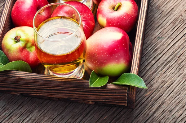 Äppelcider Med Färska Äpplen Rustik Bakgrund Uppfriskande Äppelcider — Stockfoto