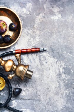 Moda meyve sigara nargile incir bir tütün lezzet ile. Doğu shisha. Sigara nargile.