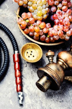 Aroma relax için üzüm ile Türk shisha nargile. Üzüm shisha