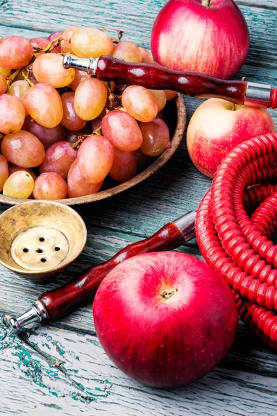 Turkiska Shisha Vattenpipa Med Aroma Druvor För Att Slappna Druvor — Stockfoto