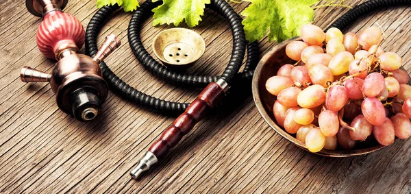 Turco Shisha Hookah Con Uvas Aromáticas Para Relajarse Uvas Shisha — Foto de Stock