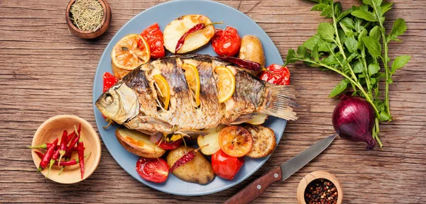 Pește Prăjit Delicios Lămâie Garnituri Dietă Alimente Sănătoase — Fotografie, imagine de stoc