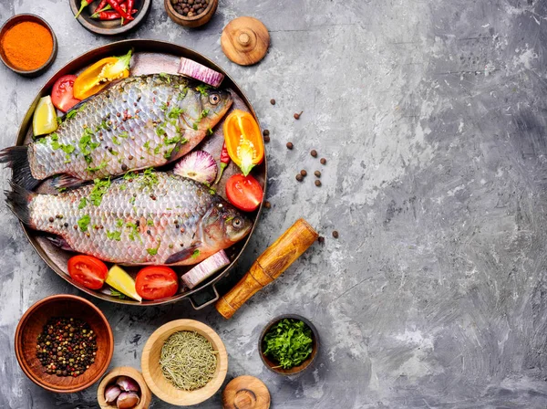 Peixe Com Ervas Especiarias Legumes Alimentos Saudáveis Alimentos Dietéticos — Fotografia de Stock