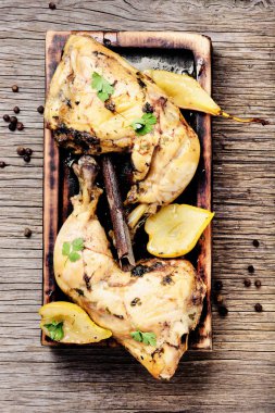 Tavuk armut sos ihtiva eder. Sonbahar et yemek