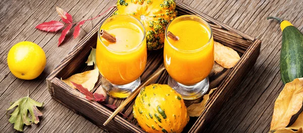 Smoothie Citrouille Dans Verre Sur Une Table Vintage — Photo