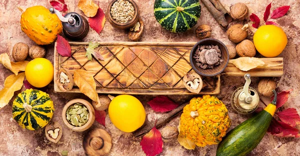 Güzel sonbahar Mevsimlik arka plan ile kabak. Sonbahar doğa kavramı. Mutfak sonbahar konsepti