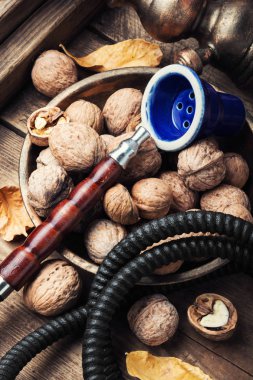Aroma relax için ceviz ile oryantal shisha nargile. Ceviz shisha