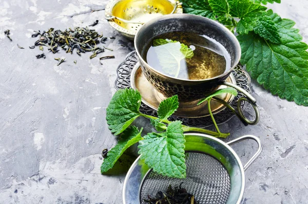 Frischer Natürlicher Grüner Melisse Kräutertee Der Tasse — Stockfoto