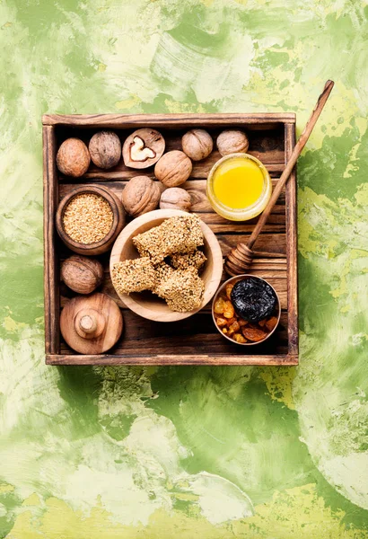 Dieet Candy Voor Immuniteit Van Gedroogde Abrikozen Sesam Noten Rozijnen — Stockfoto