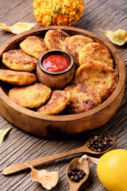 Sonbahar kabak dan vejetaryen sebze pirzola. Sonbahar gıda