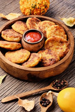 Sonbahar kabak dan vejetaryen sebze pirzola. Sonbahar gıda. Diyet kavramı