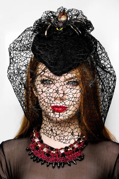 ハロウィン帽子の美しい女 レトロなファッションの女の子 ハロウィーンの概念 — ストック写真