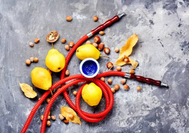 Armut lezzet ile iki ağızlıkların ile oryantal sigara nargile. Nargile reklam