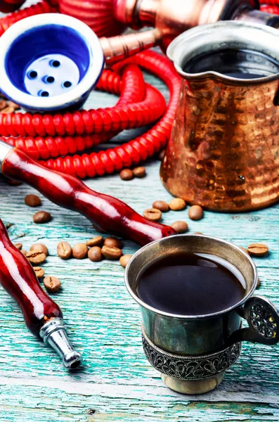 Стильный Турецкий Кальян Двух Мундштук Чашечку Кофе Арабский Шиша Кофе — стоковое фото